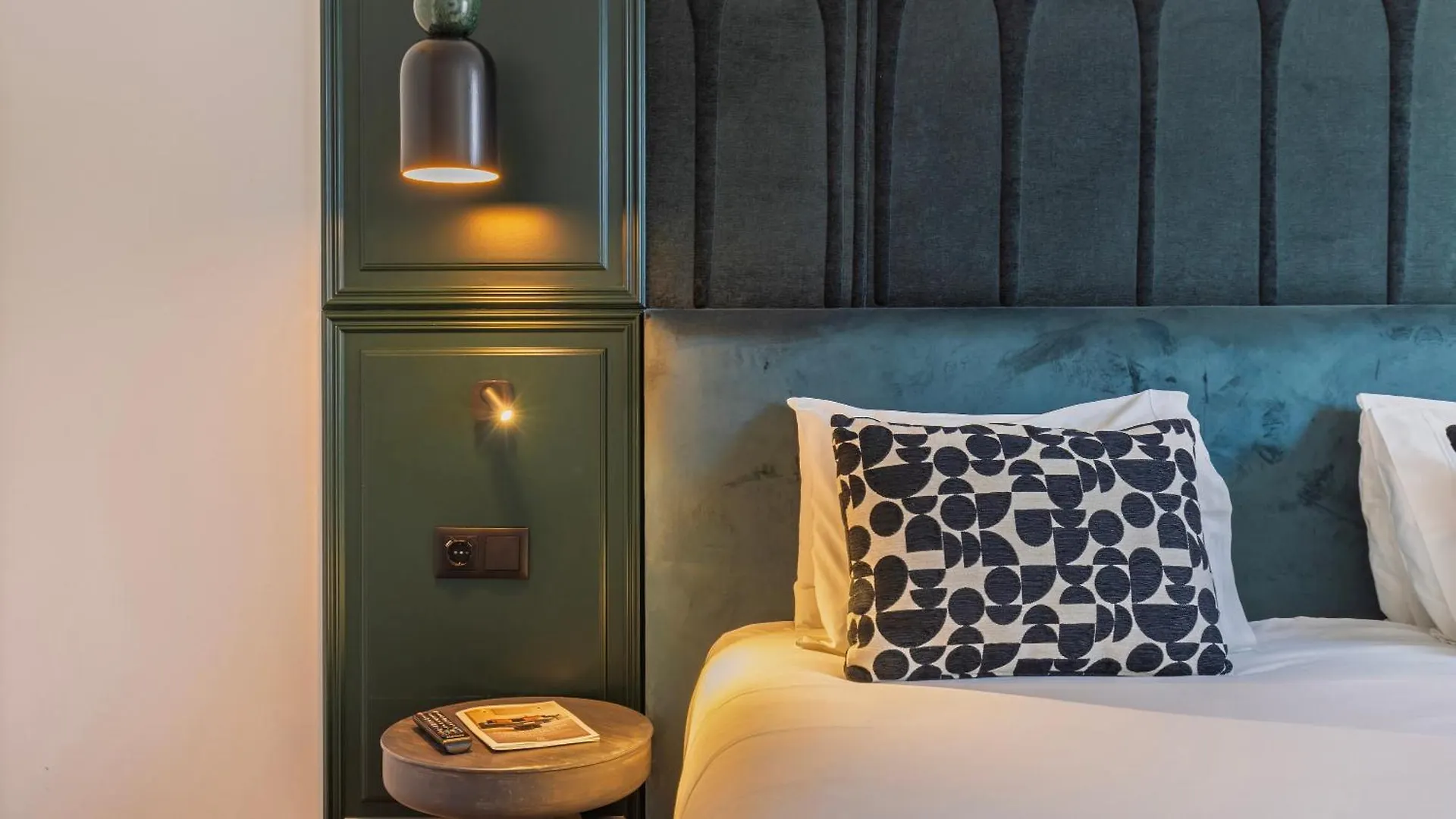 Ando Living - Santa Justa 77 House Apartment Lisbon