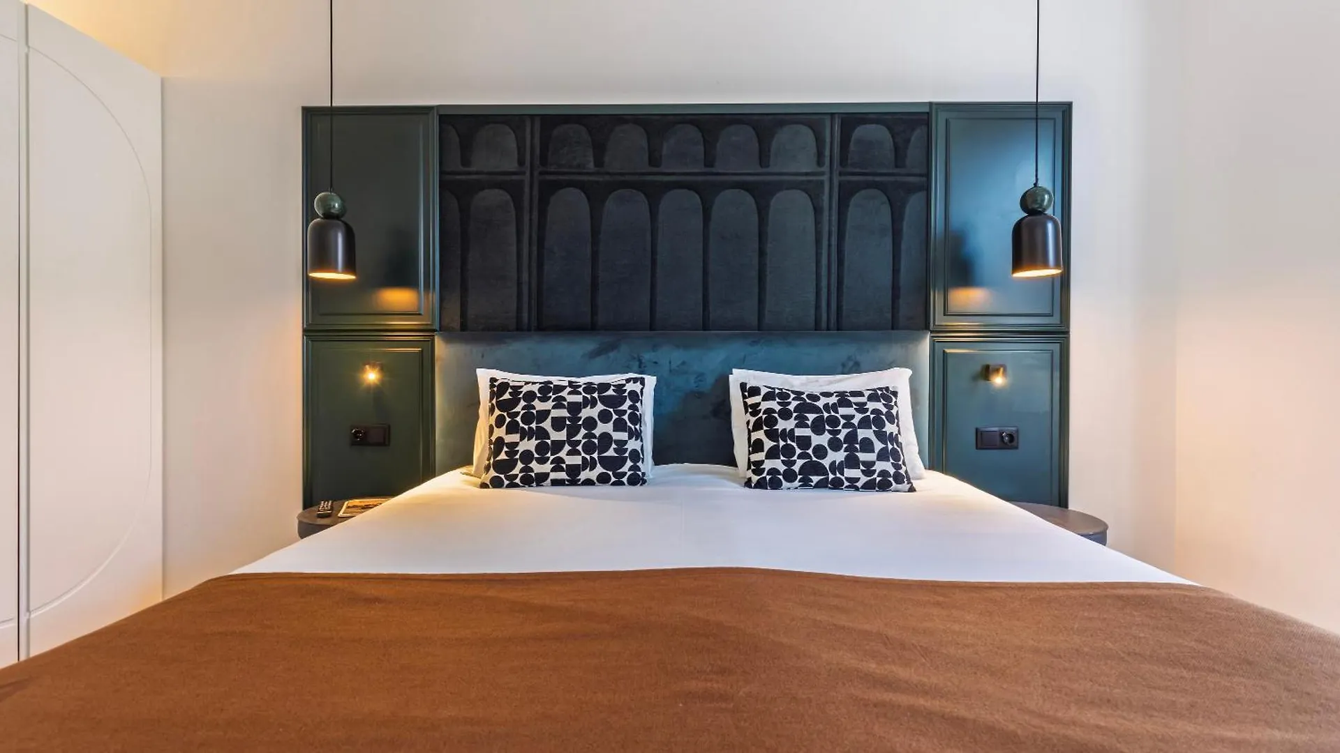 Ando Living - Santa Justa 77 House Apartment Lisbon Portugal